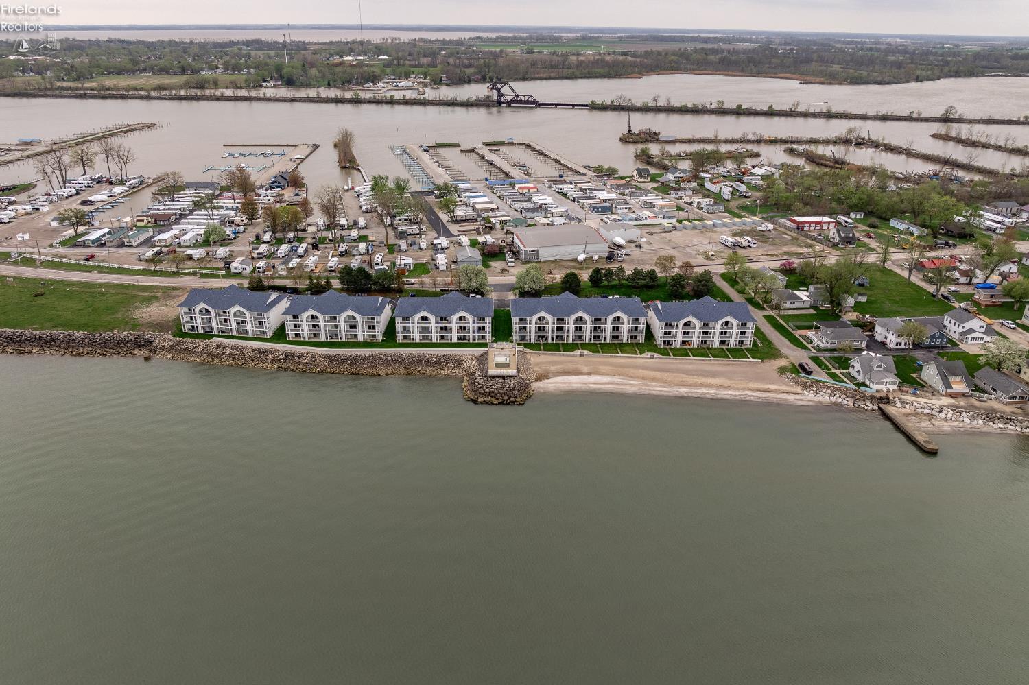 1213 W Lakeshore Drive