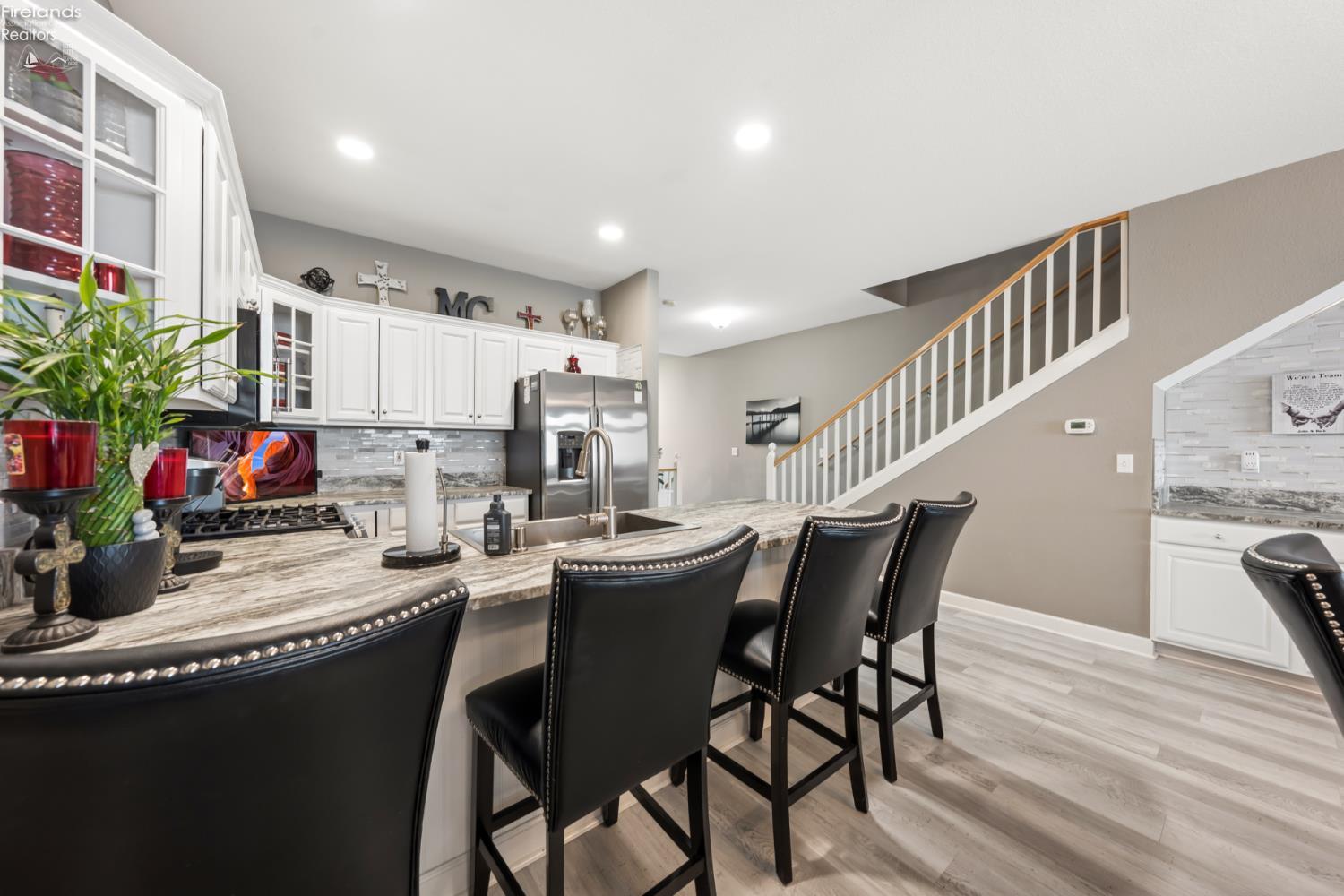 1213 W Lakeshore Drive