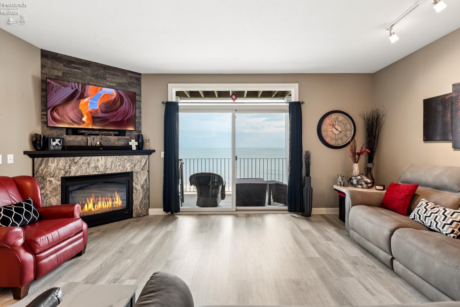 1213 W Lakeshore Drive
