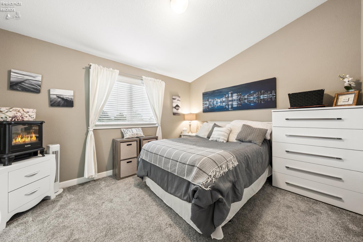 1213 W Lakeshore Drive