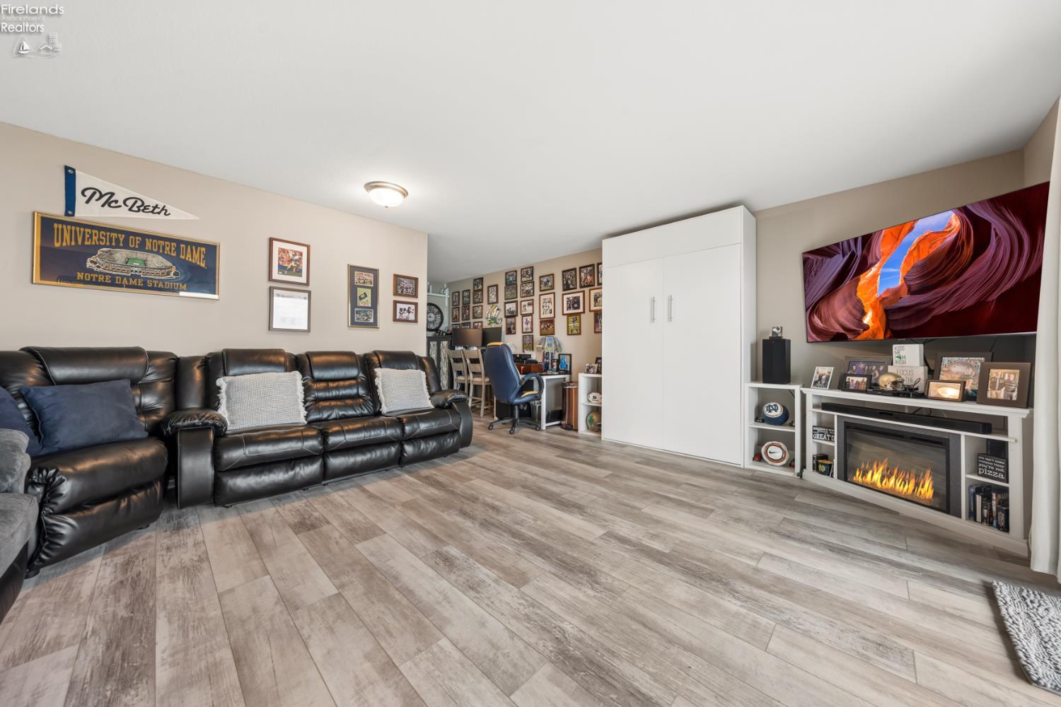 1213 W Lakeshore Drive