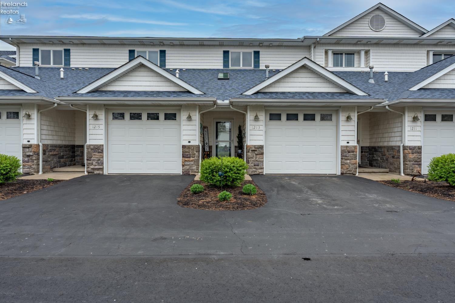 1213 W Lakeshore Drive