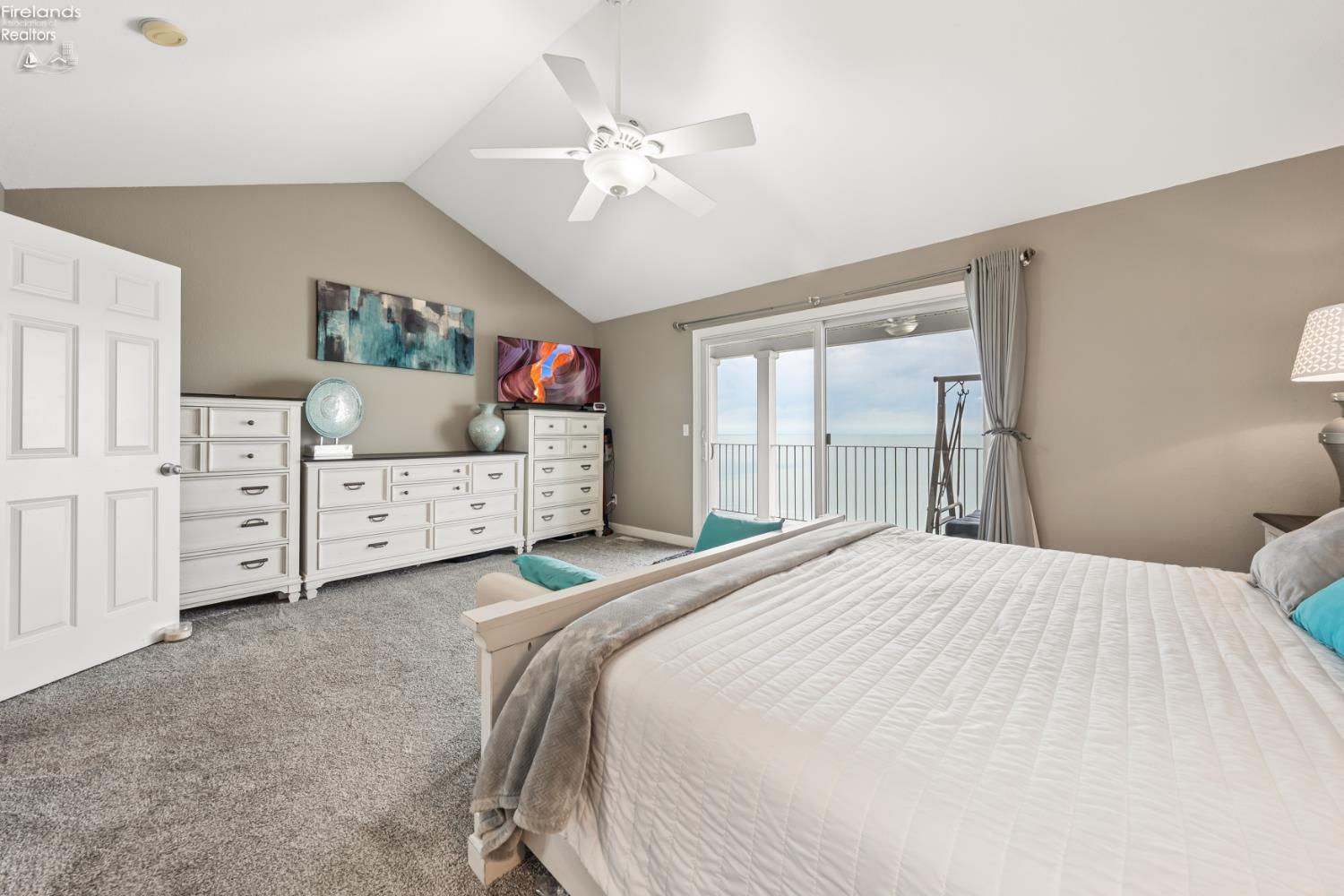 1213 W Lakeshore Drive