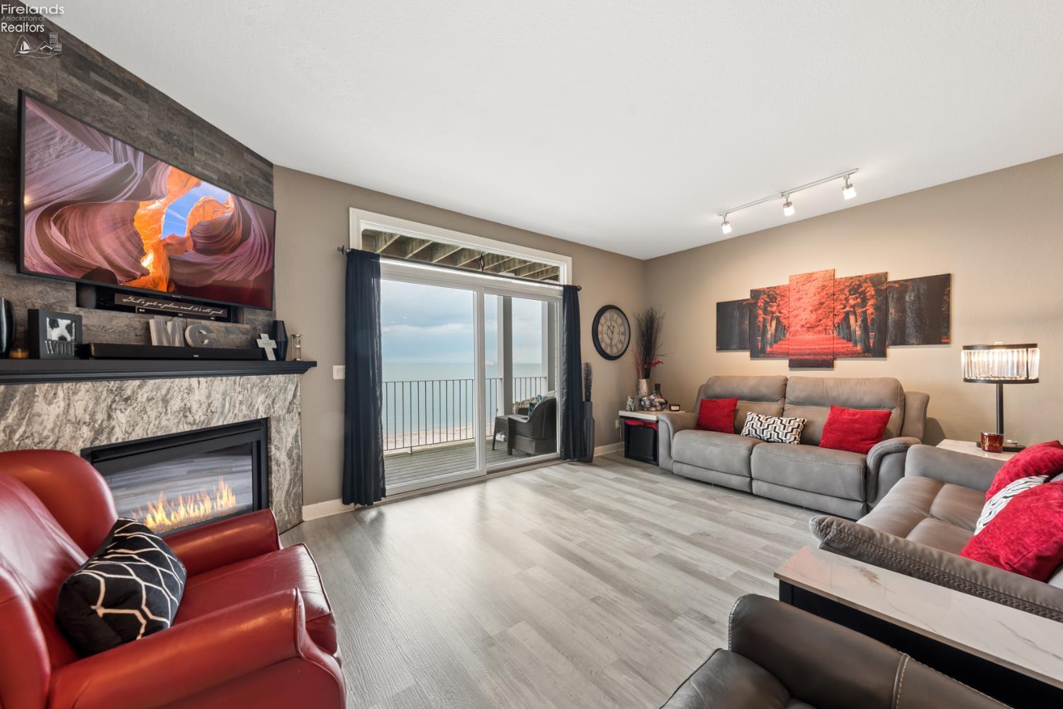 1213 W Lakeshore Drive