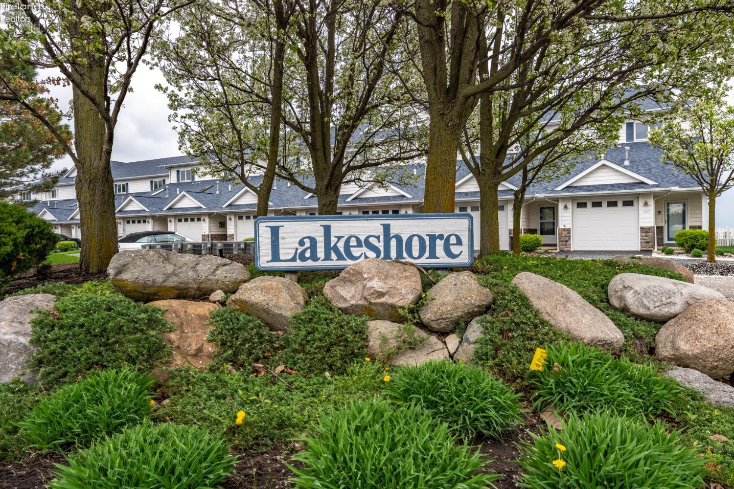 1213 W Lakeshore Drive