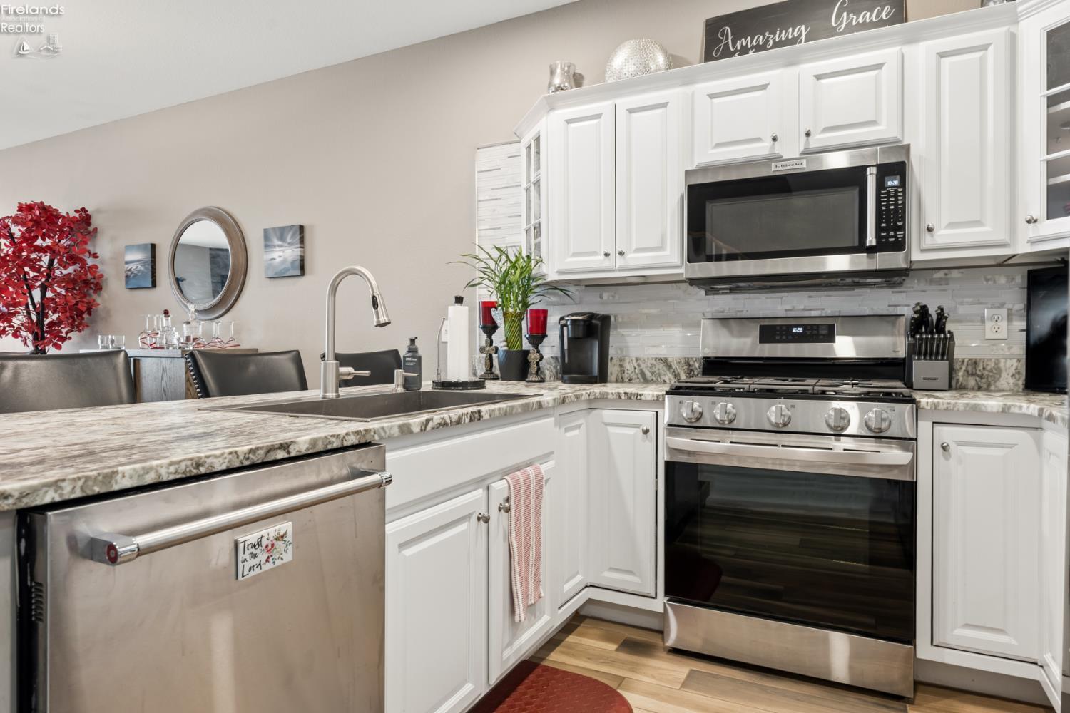 1213 W Lakeshore Drive