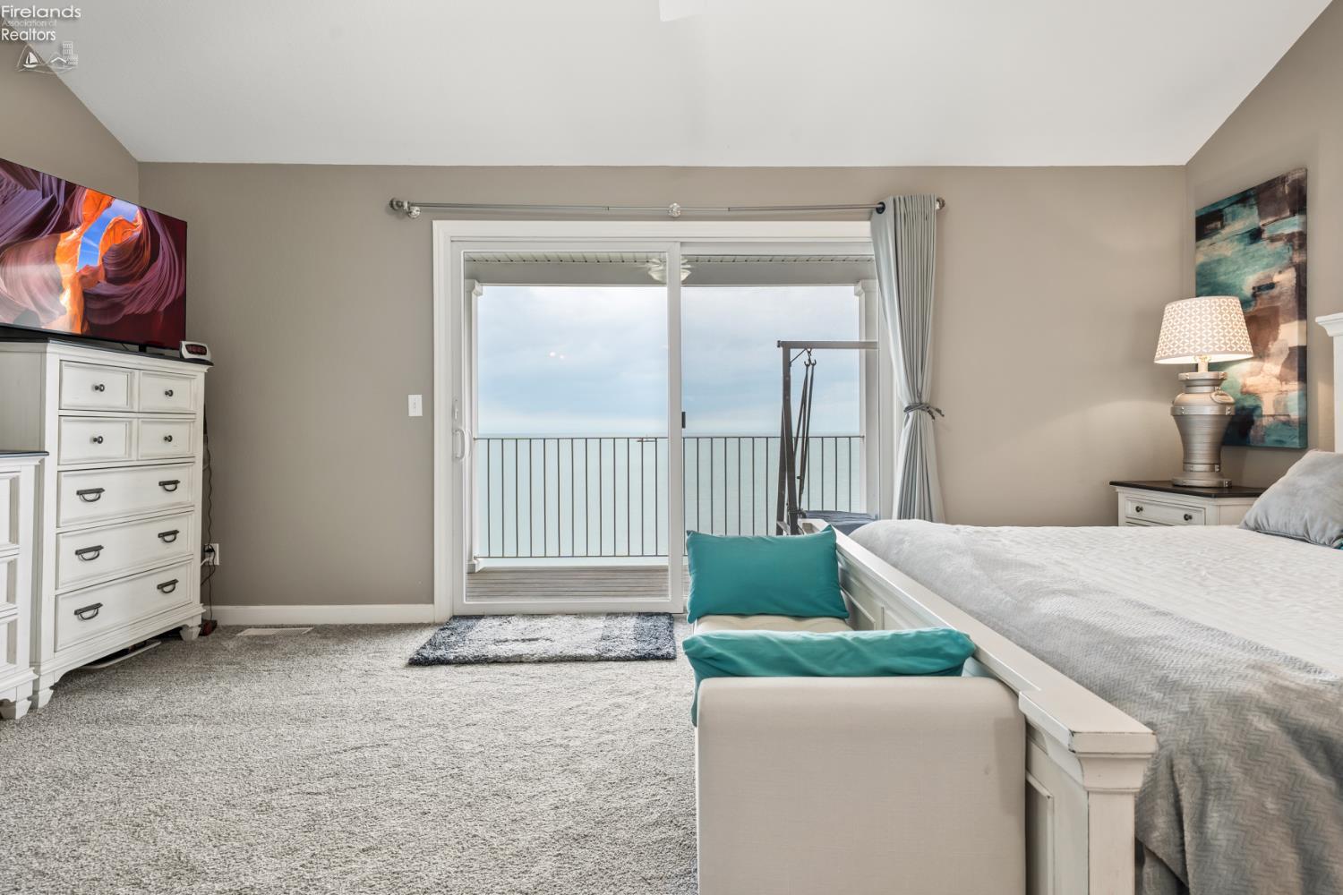 1213 W Lakeshore Drive