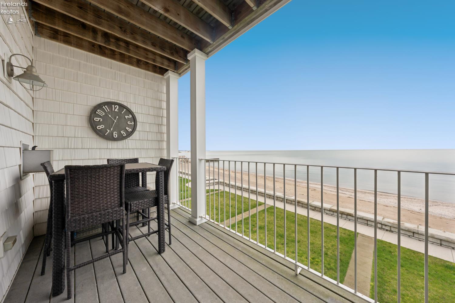 1213 W Lakeshore Drive