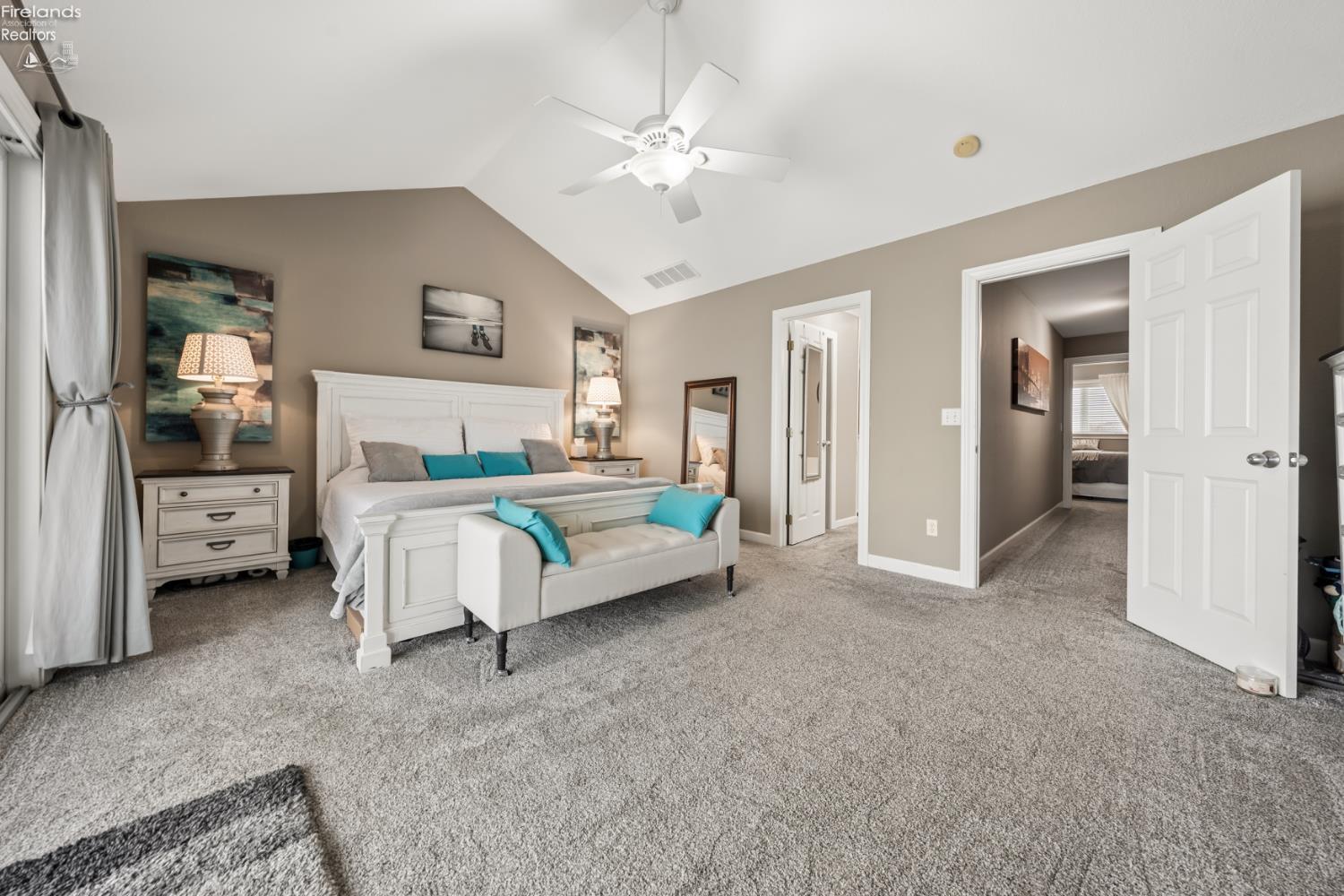 1213 W Lakeshore Drive