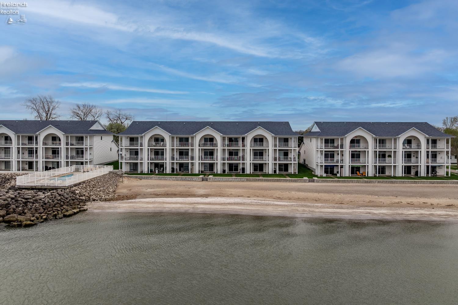 1213 W Lakeshore Drive