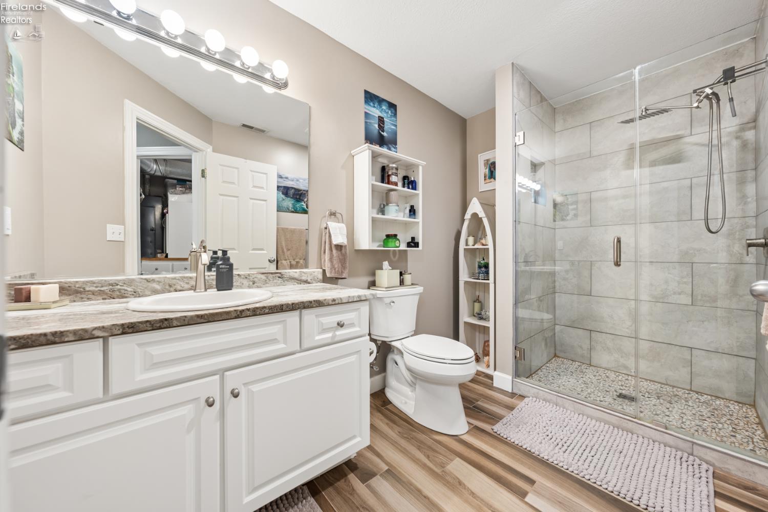 1213 W Lakeshore Drive