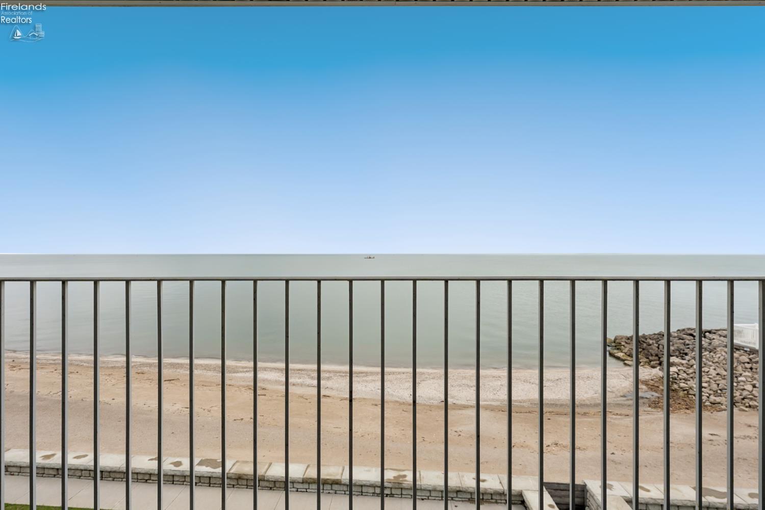 1213 W Lakeshore Drive
