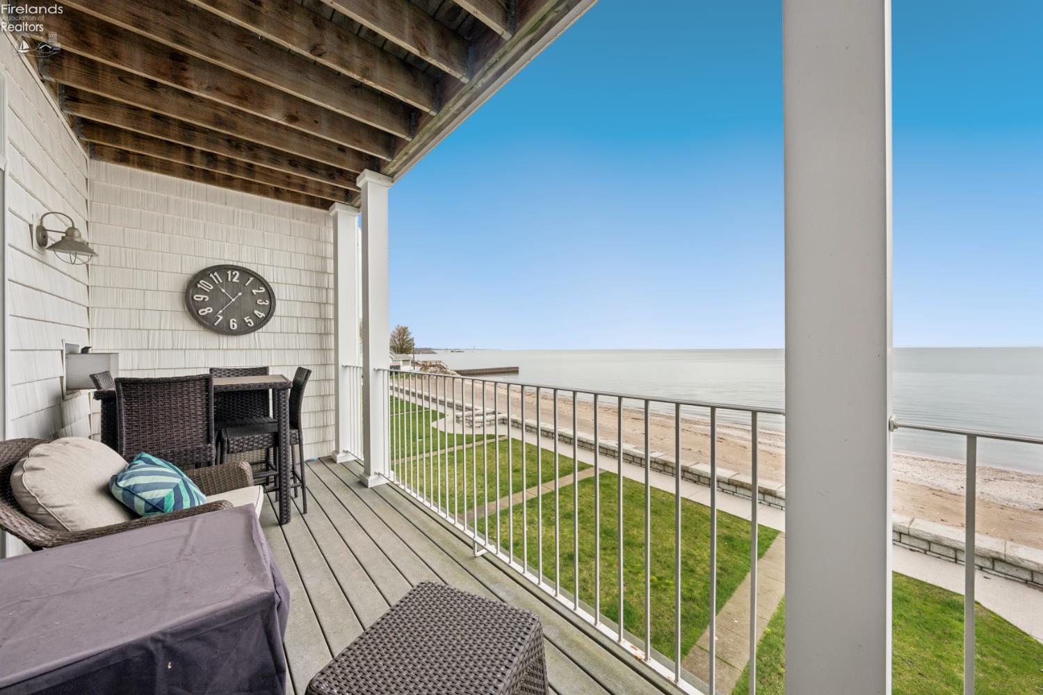 1213 W Lakeshore Drive