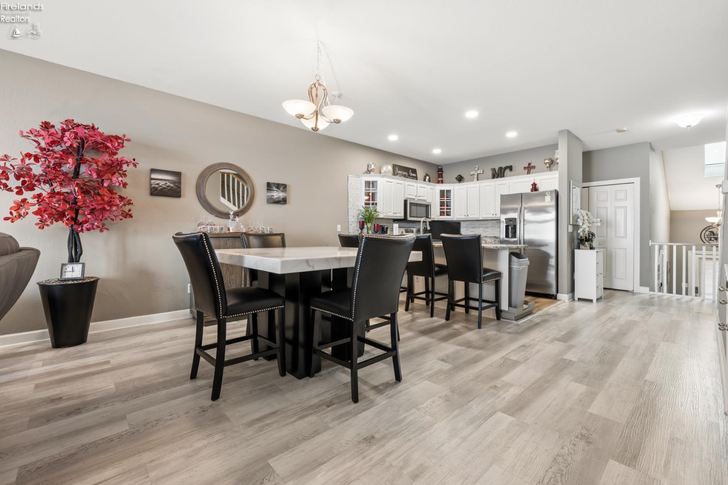 1213 W Lakeshore Drive