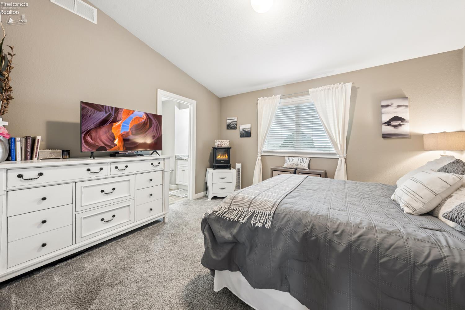 1213 W Lakeshore Drive
