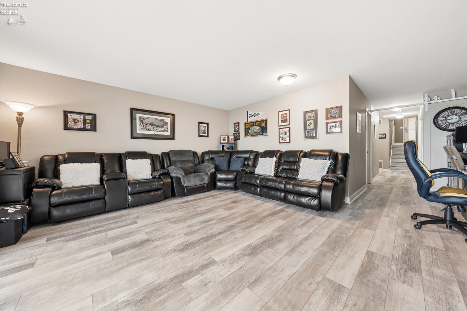 1213 W Lakeshore Drive