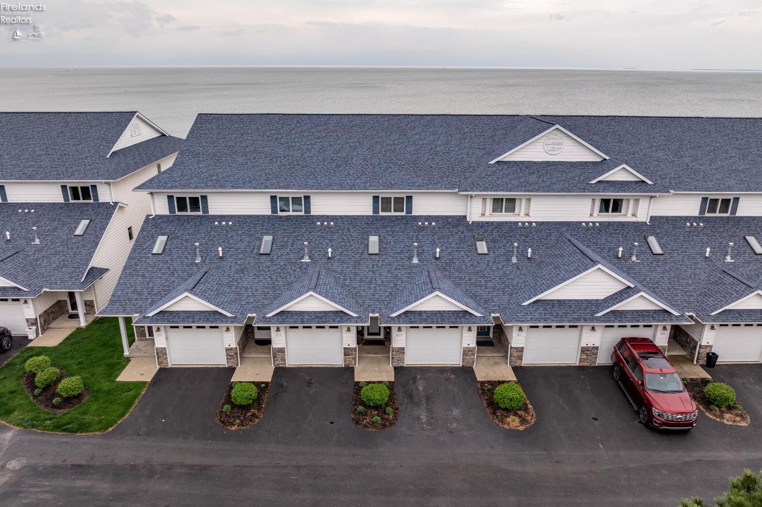 1213 W Lakeshore Drive