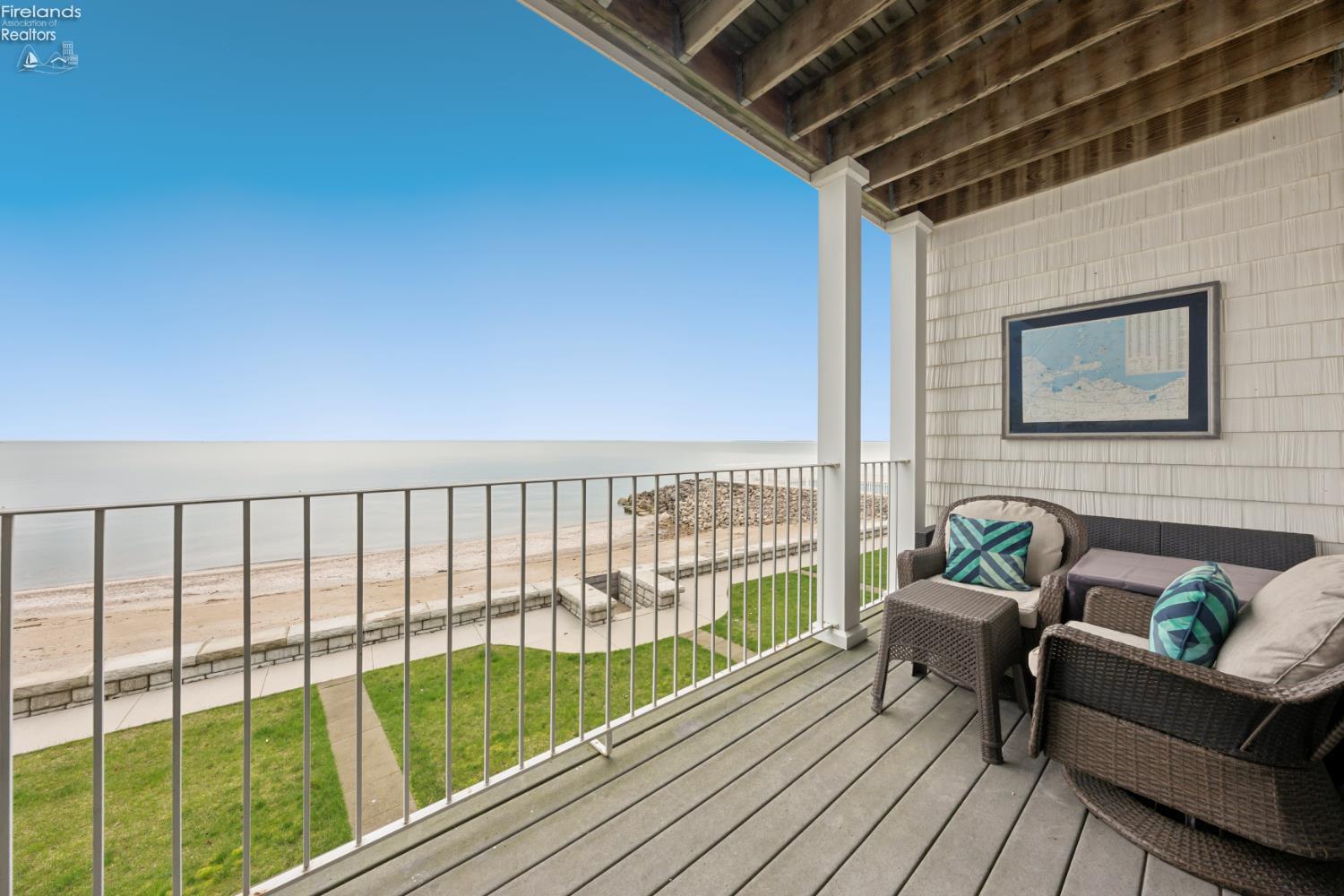 1213 W Lakeshore Drive