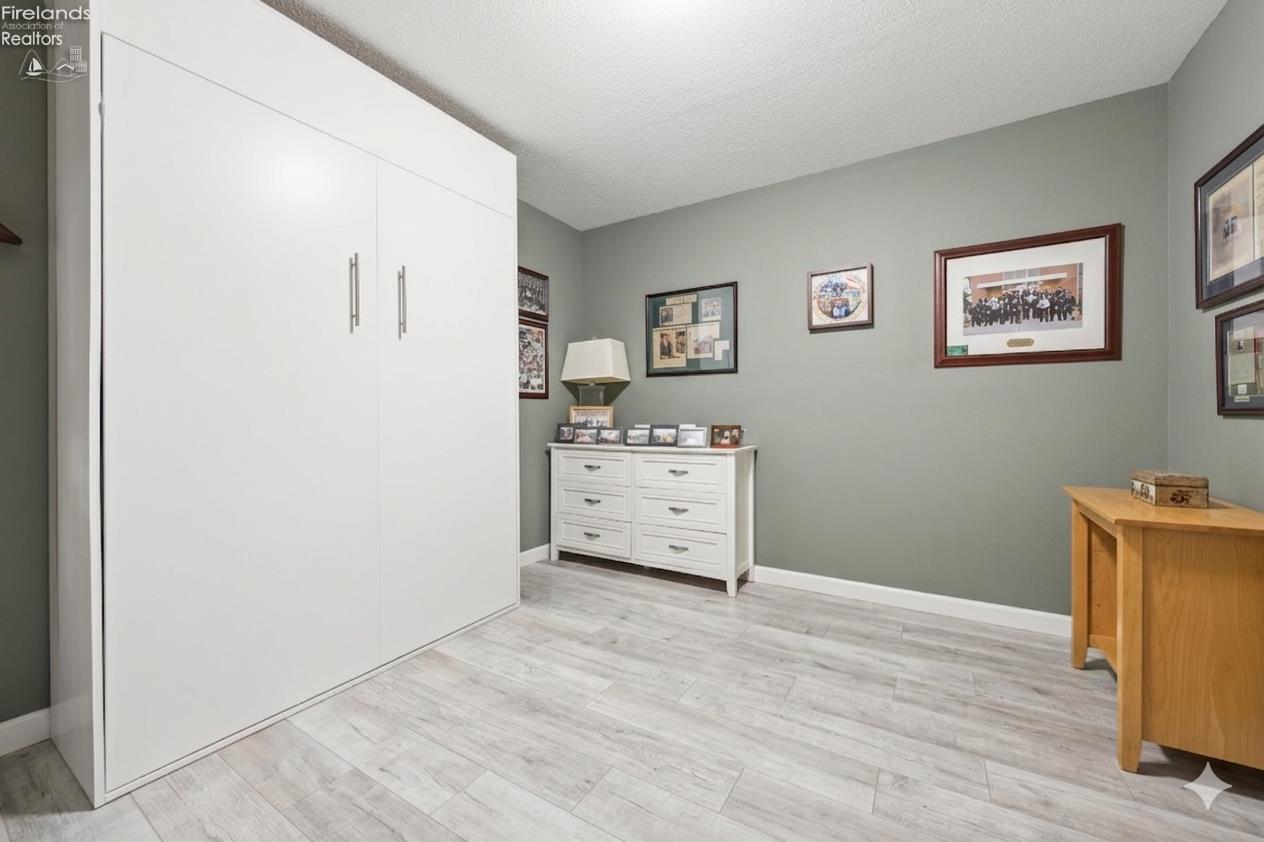 1213 W Lakeshore Drive