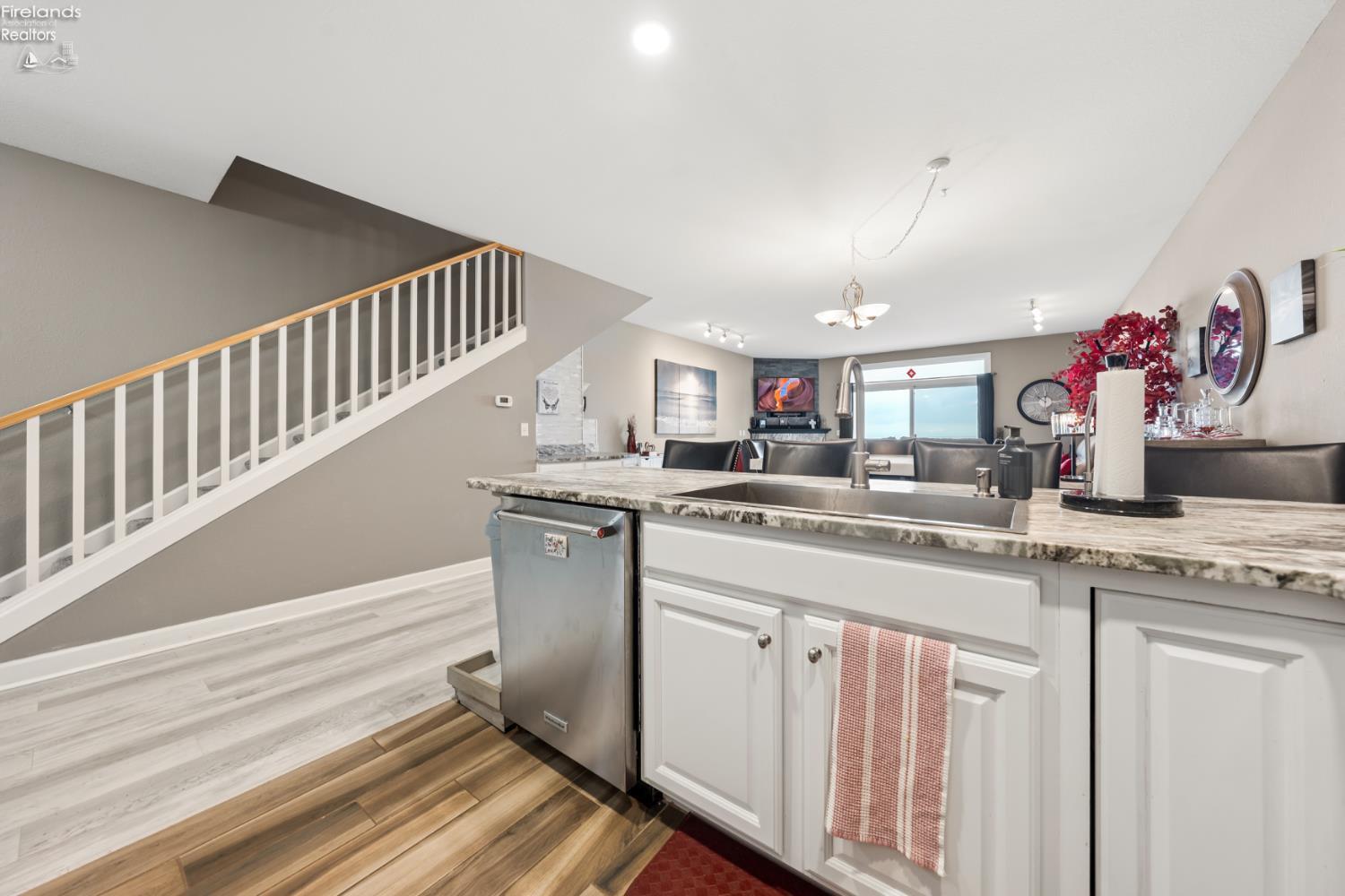 1213 W Lakeshore Drive