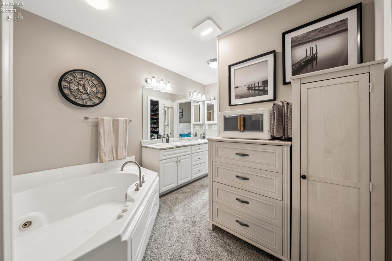 1213 W Lakeshore Drive