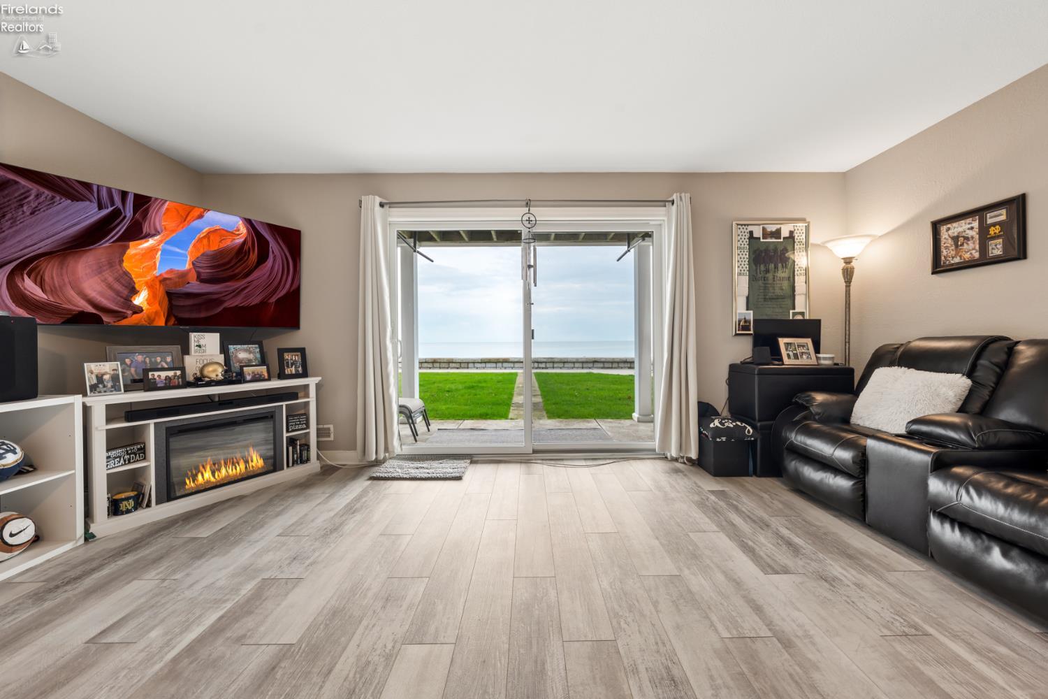 1213 W Lakeshore Drive