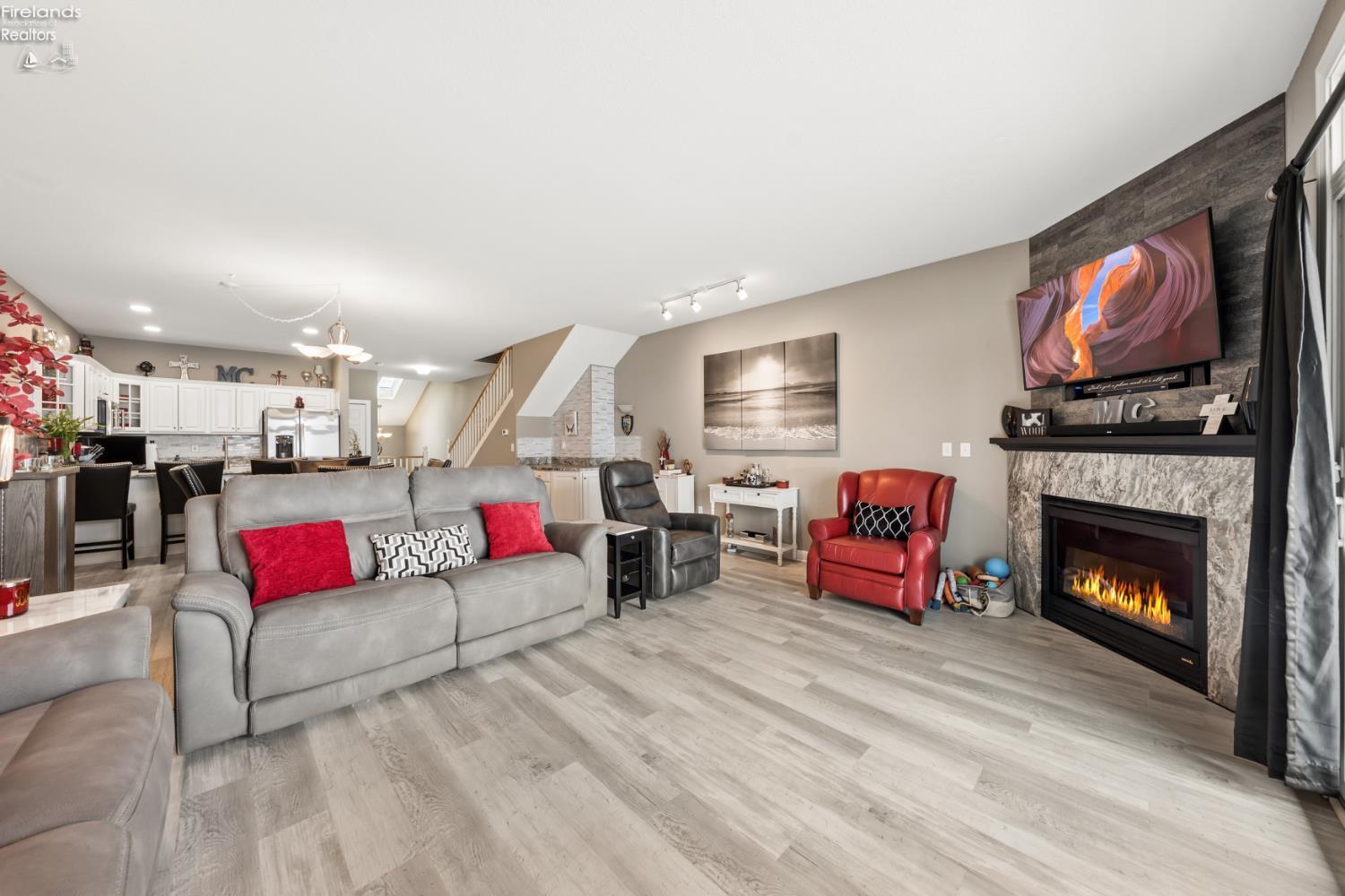 1213 W Lakeshore Drive