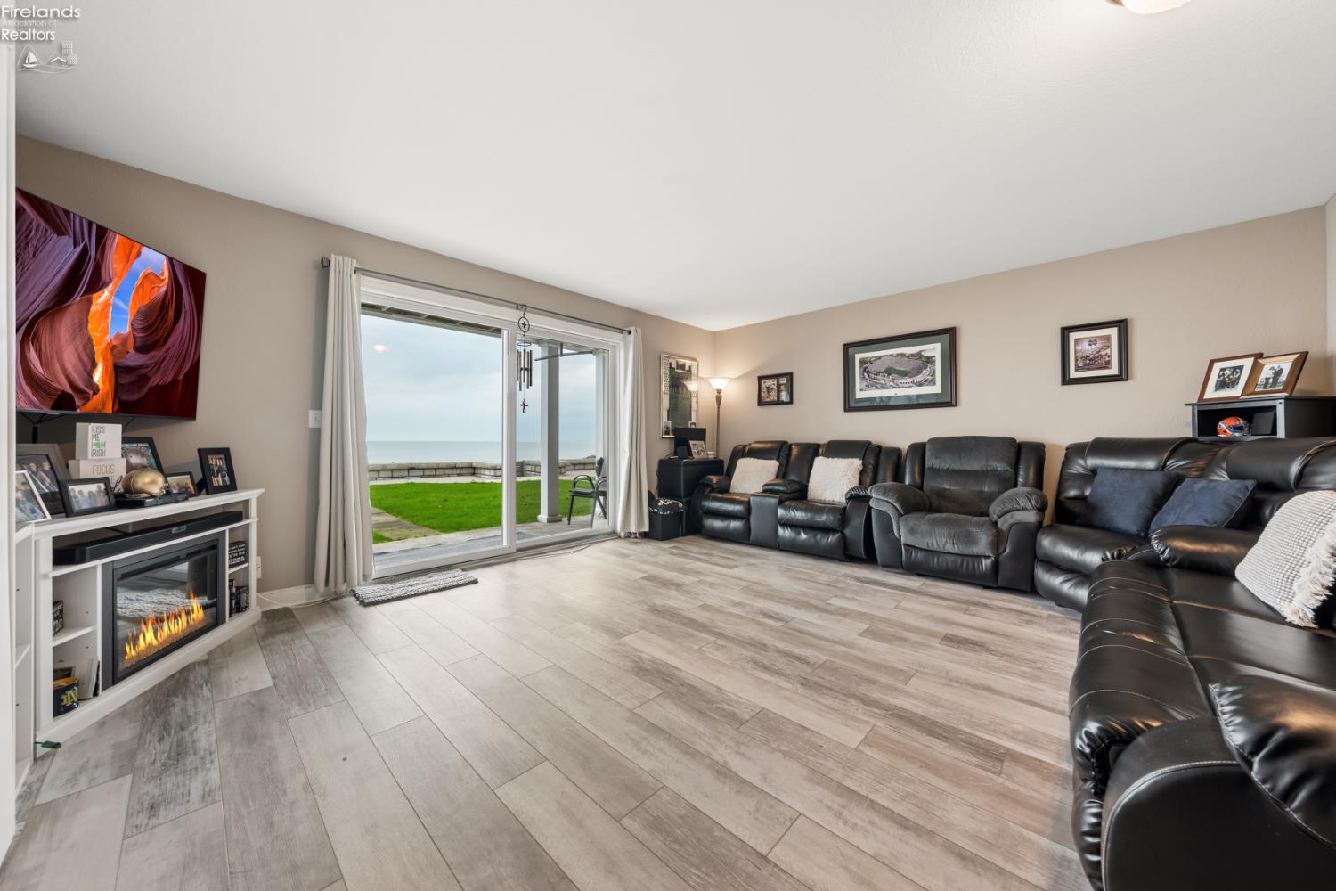 1213 W Lakeshore Drive