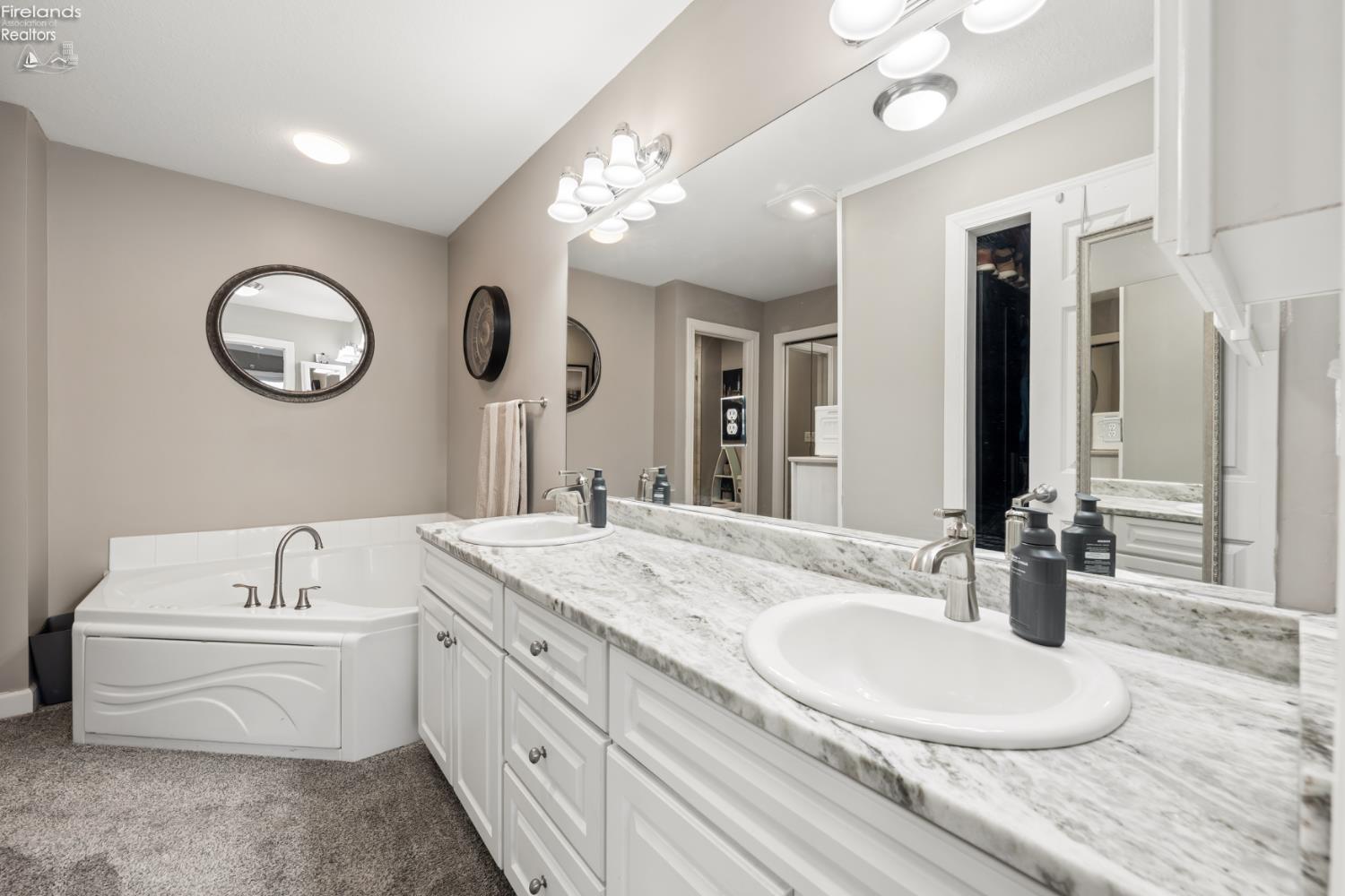 1213 W Lakeshore Drive