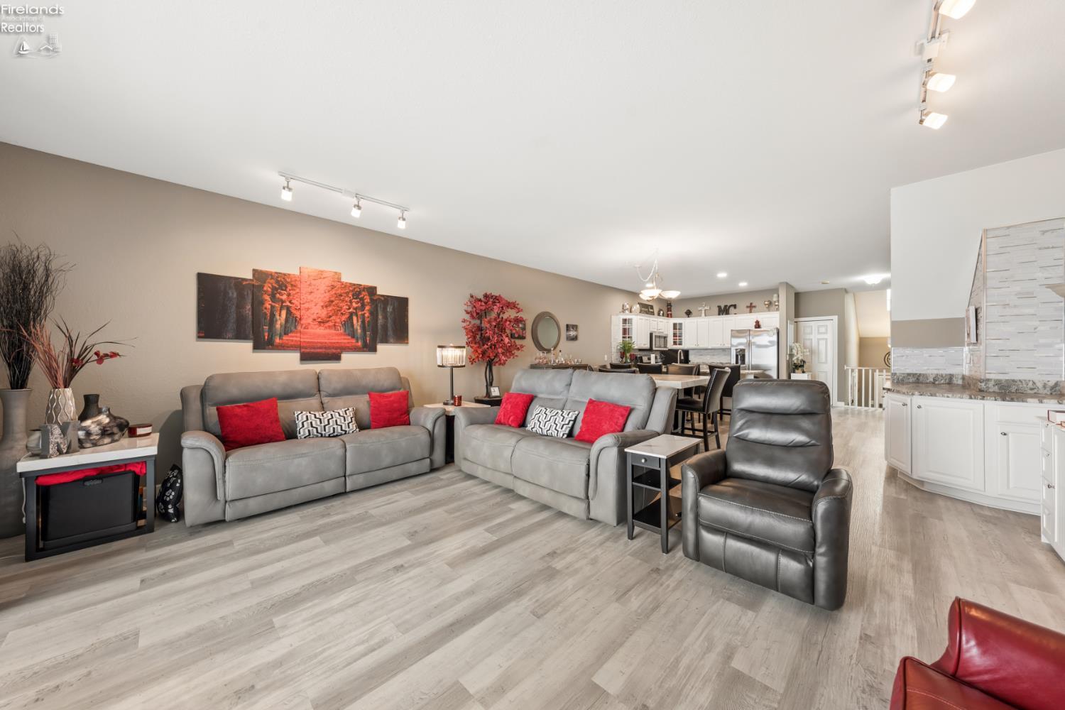 1213 W Lakeshore Drive