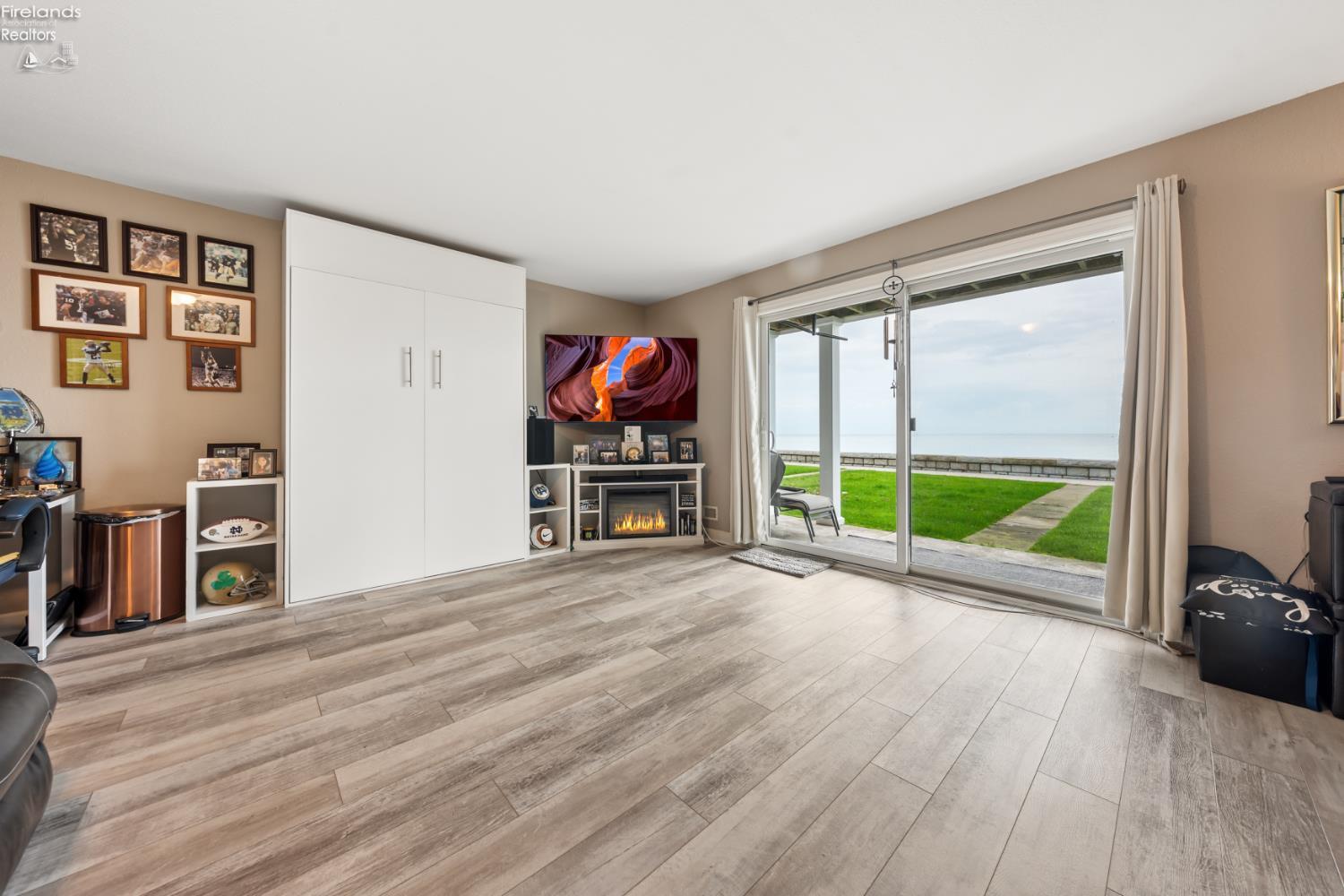 1213 W Lakeshore Drive