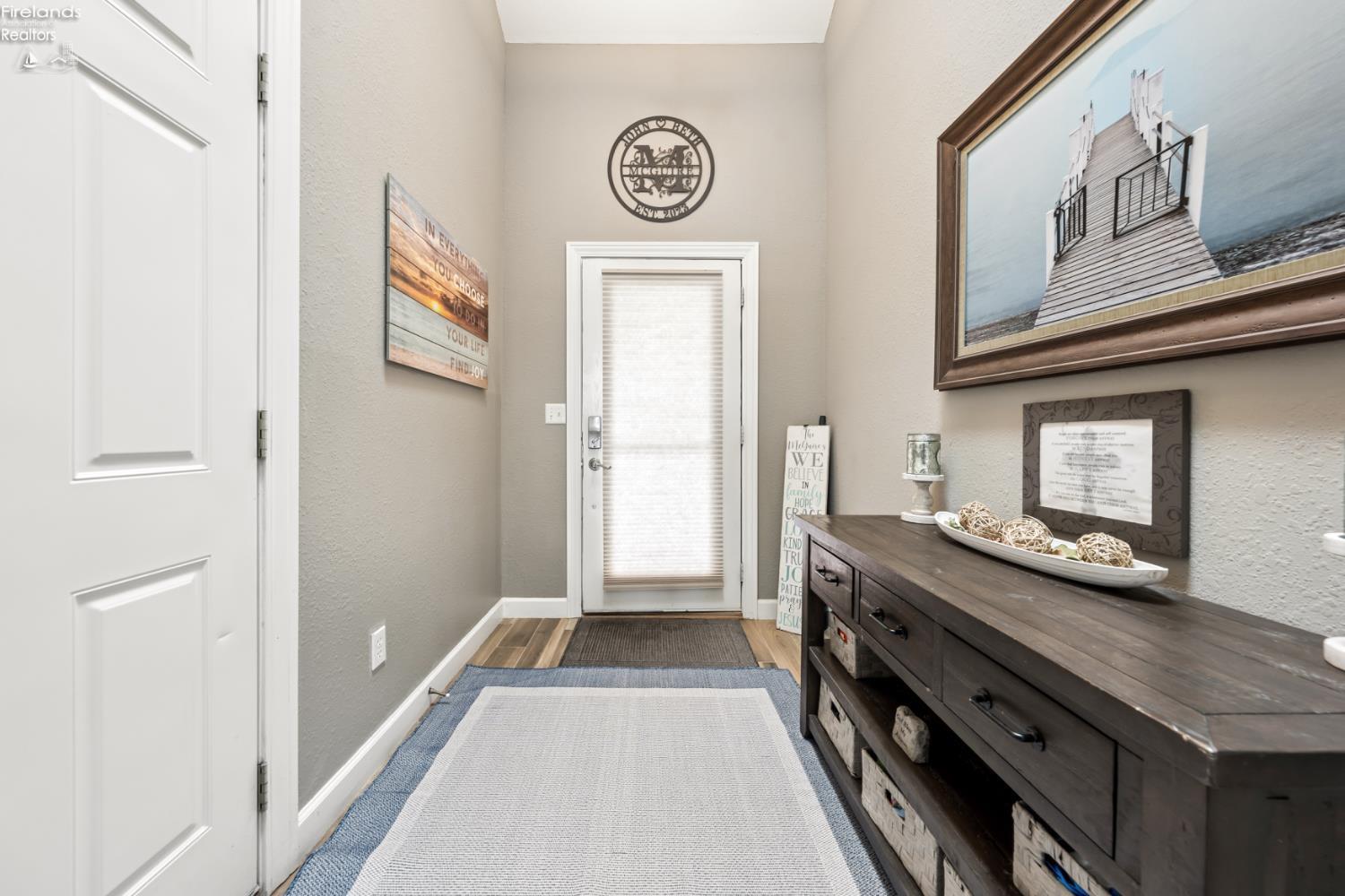 1213 W Lakeshore Drive