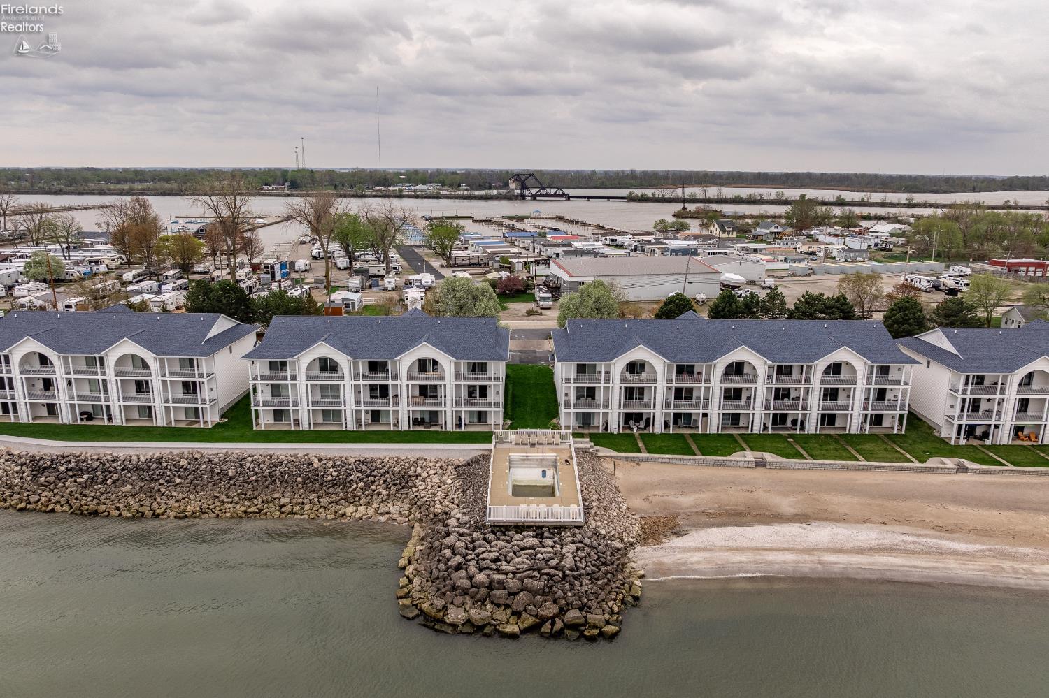 1213 W Lakeshore Drive