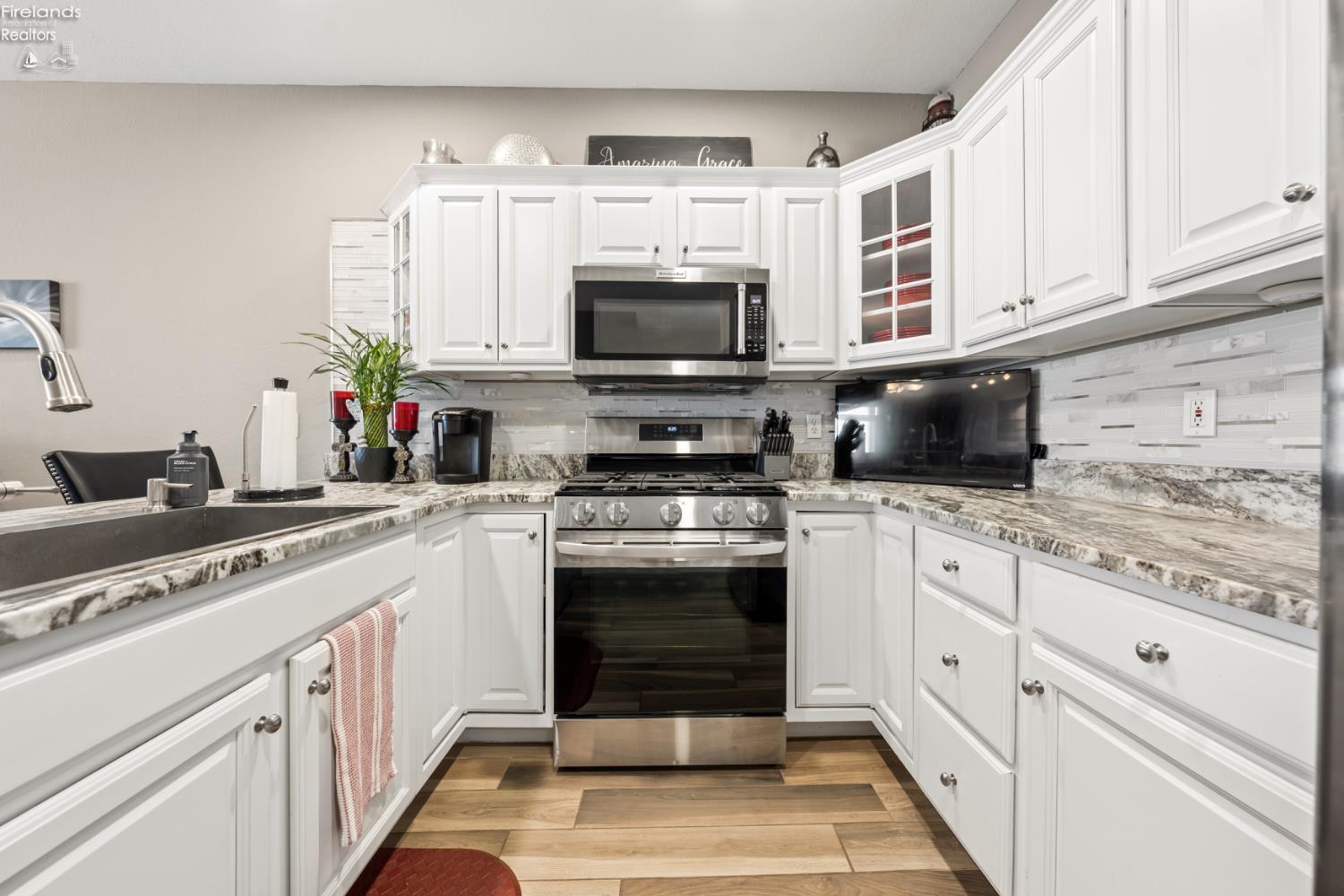 1213 W Lakeshore Drive