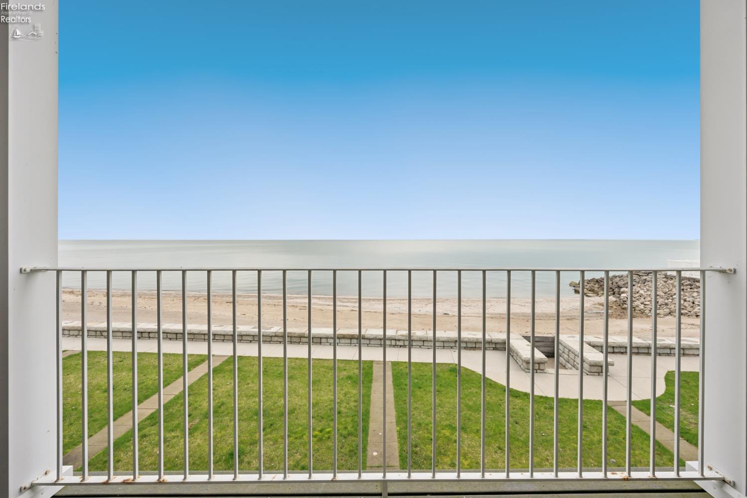 1213 W Lakeshore Drive