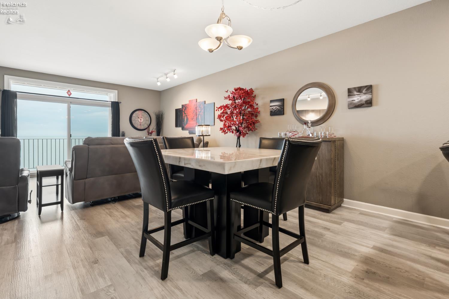1213 W Lakeshore Drive