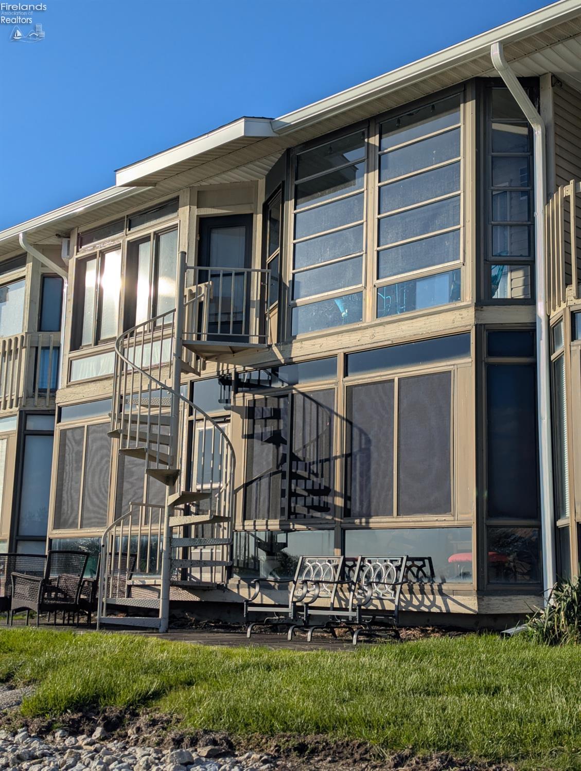 6458 N Harris Harbor Drive