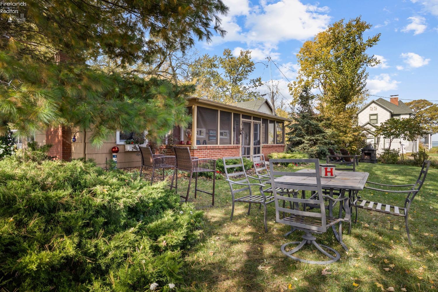 5861 E Woodland Drive