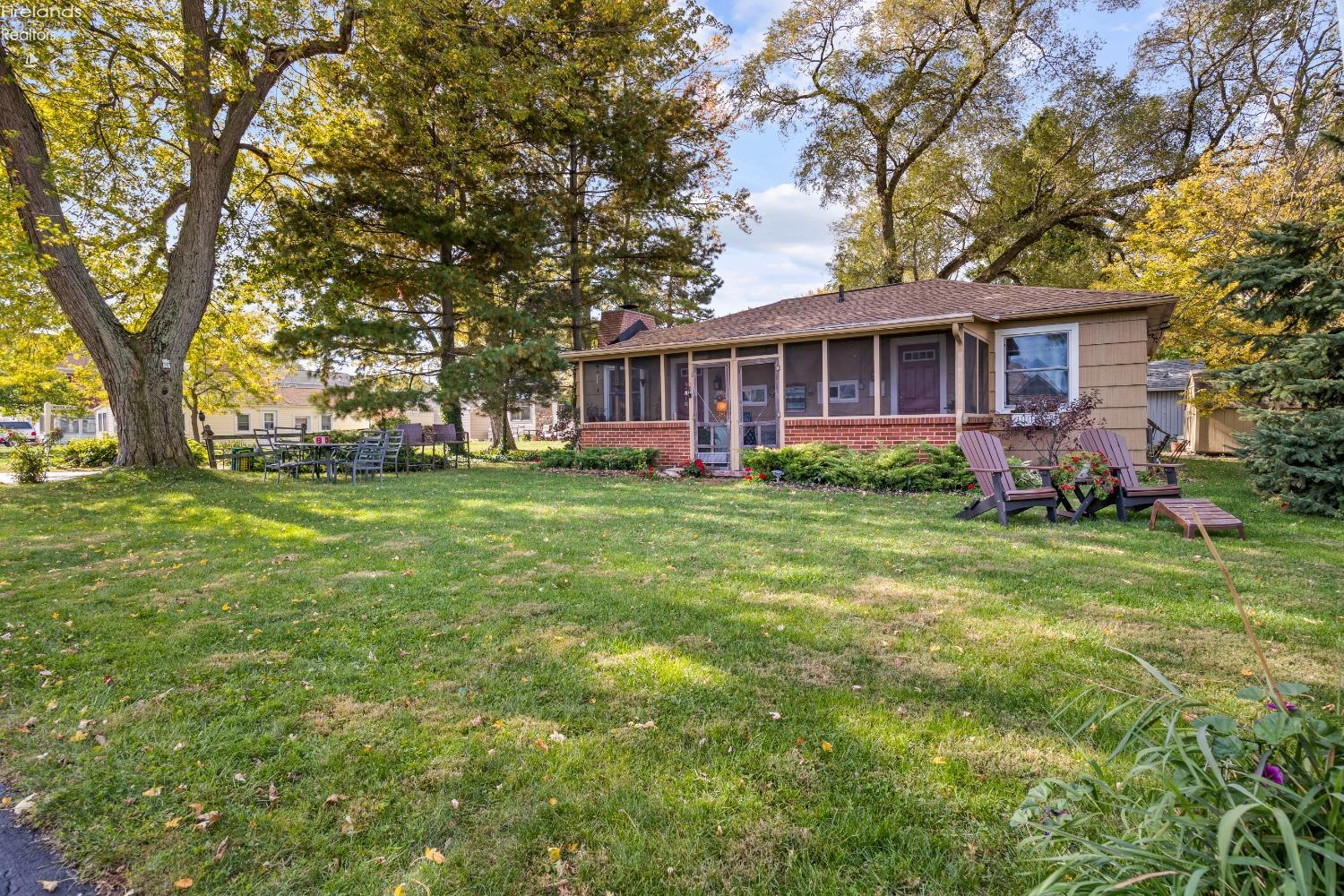 5861 E Woodland Drive