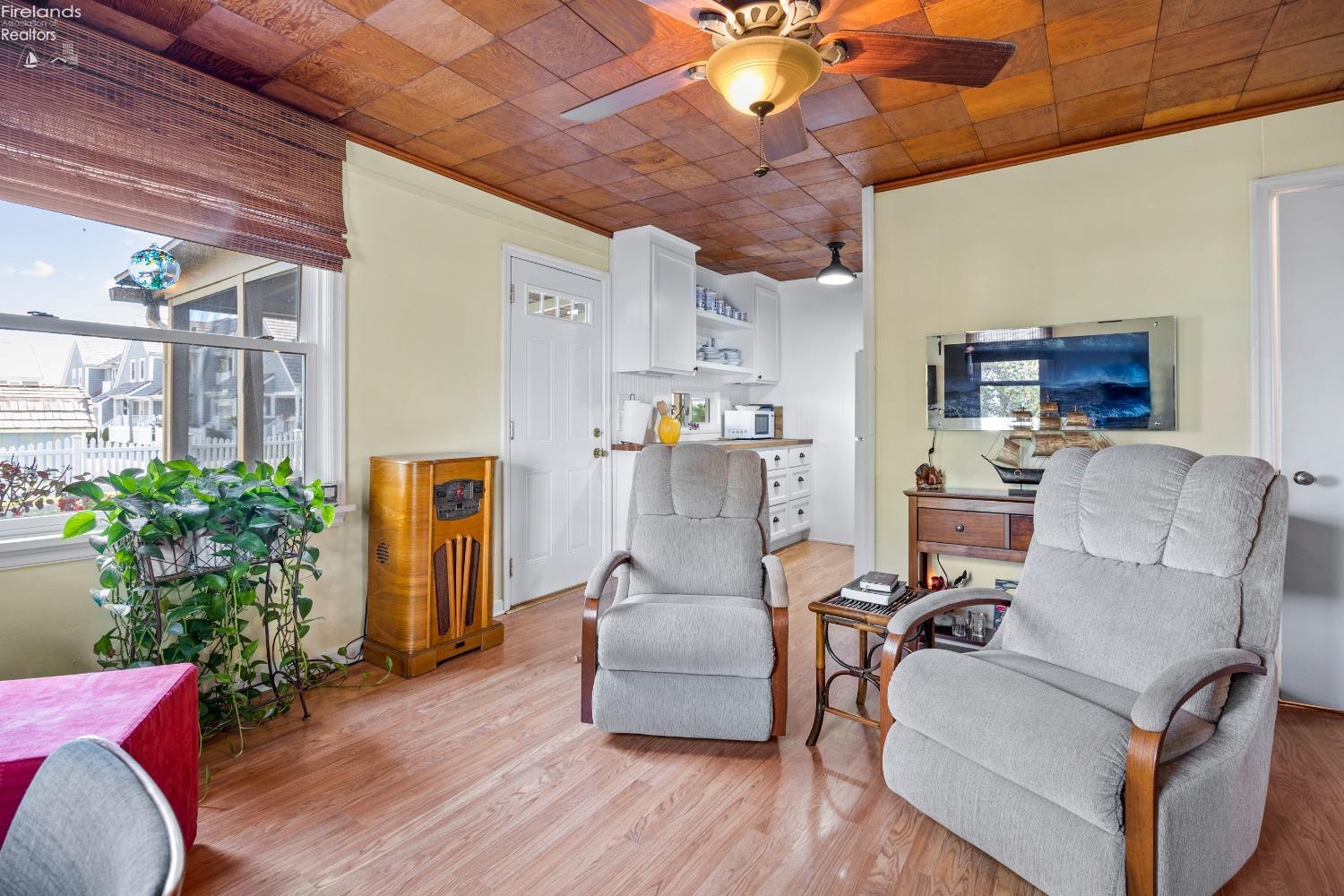 5861 E Woodland Drive