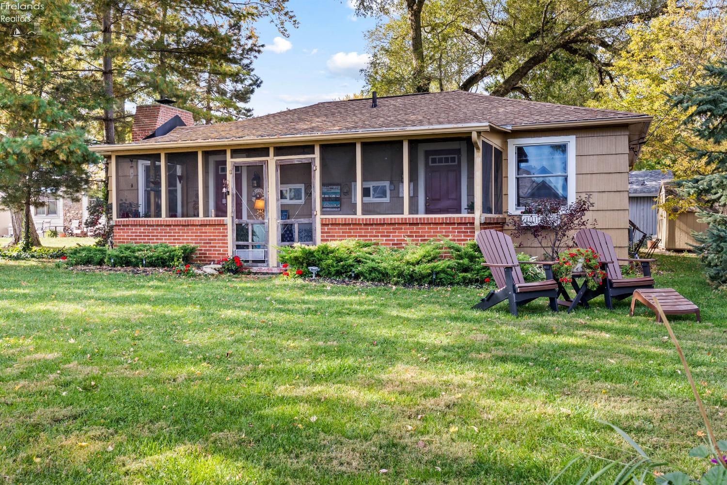 5861 E Woodland Drive
