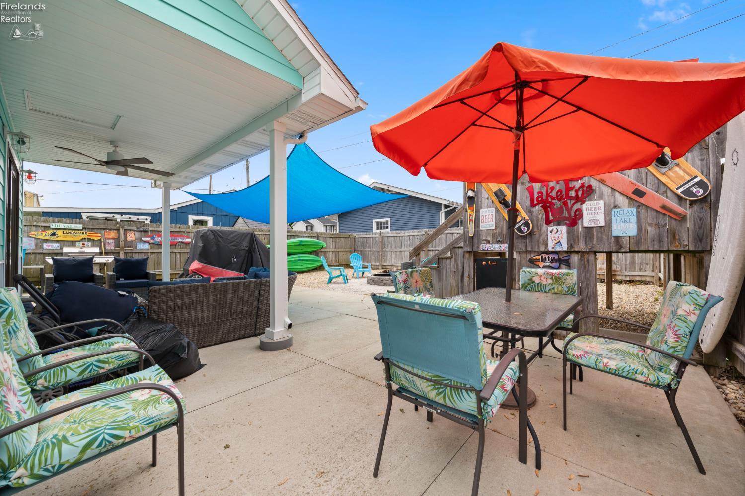 230 N Sackett Road