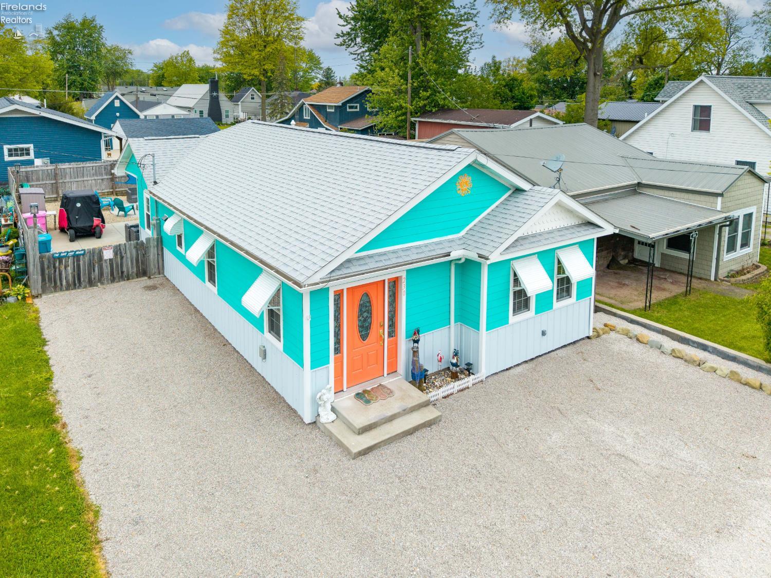 230 N Sackett Road