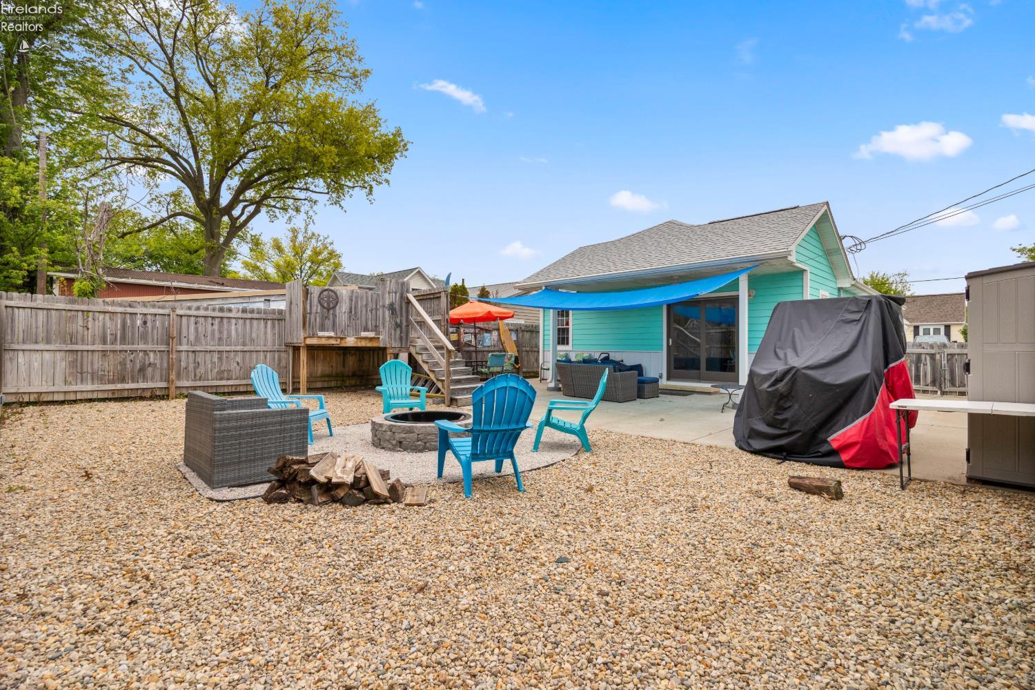 230 N Sackett Road