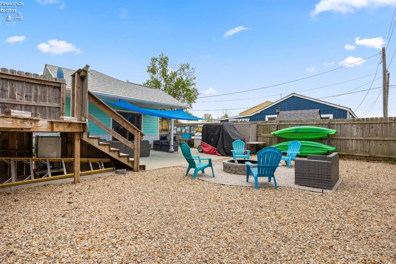 230 N Sackett Road