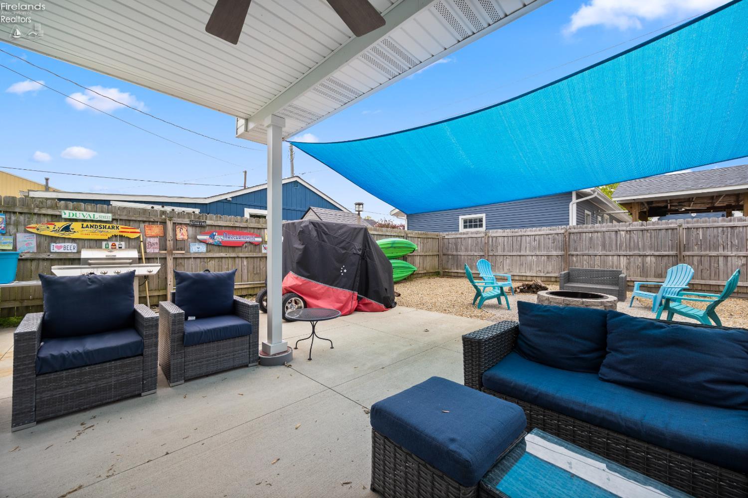 230 N Sackett Road
