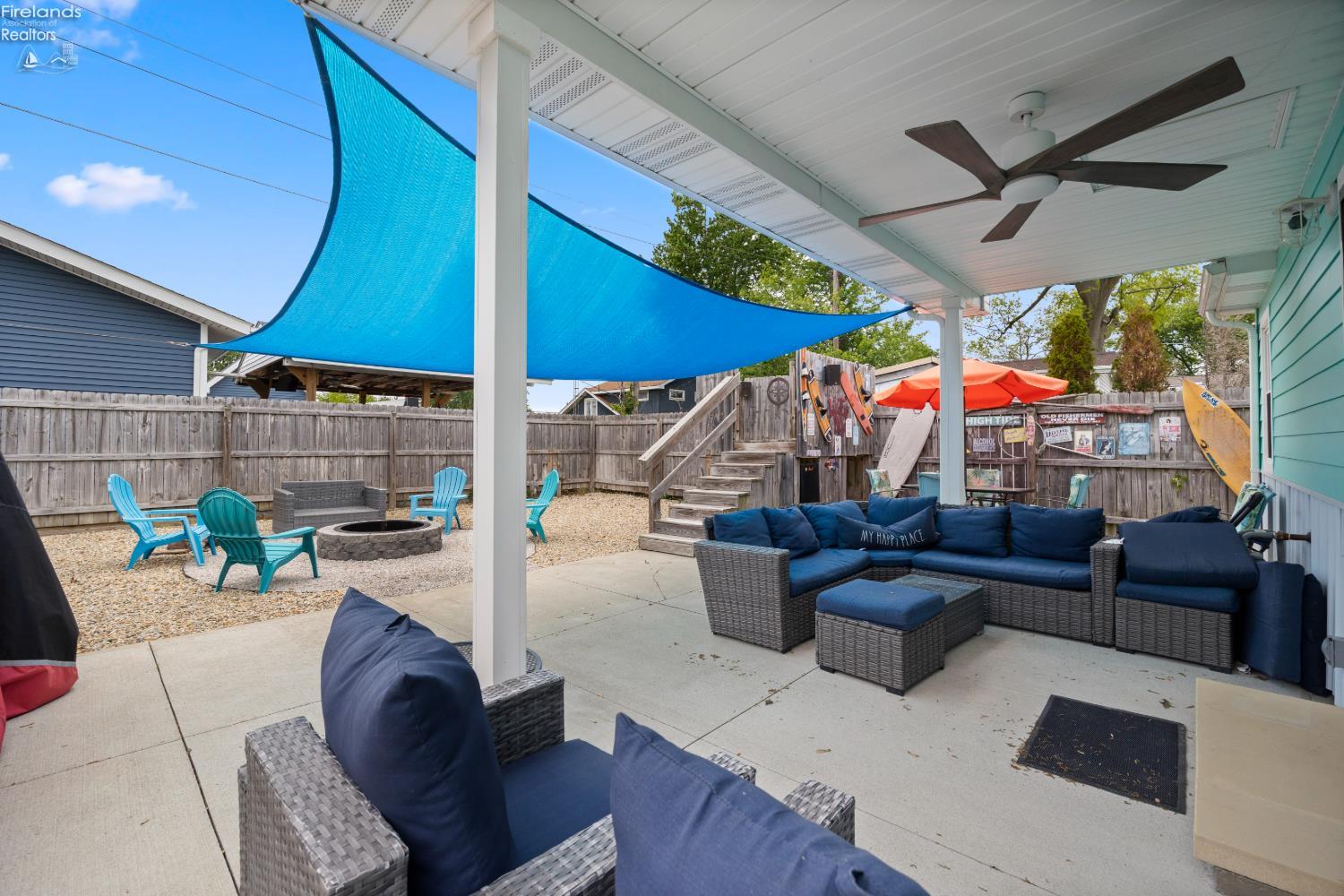 230 N Sackett Road