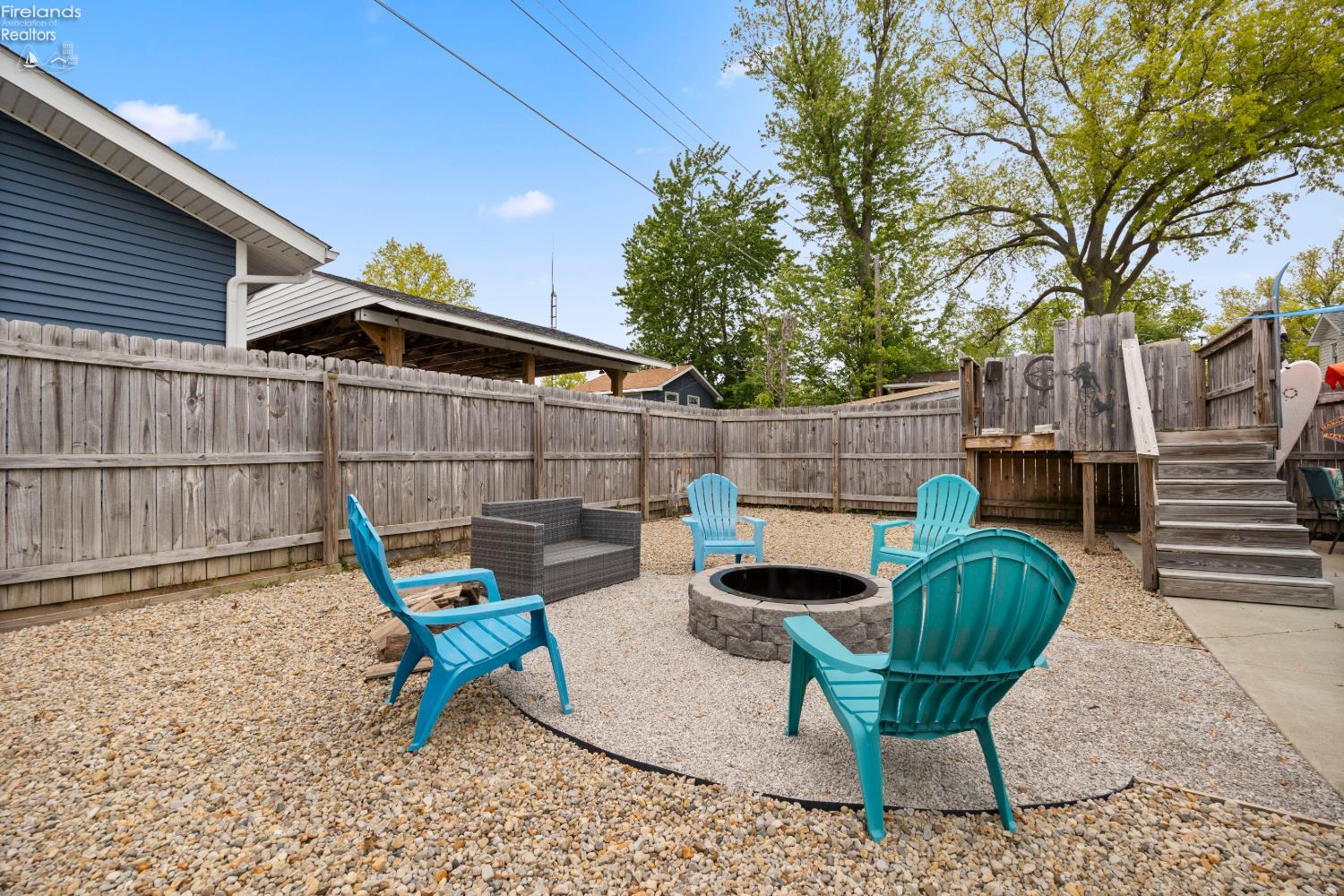 230 N Sackett Road