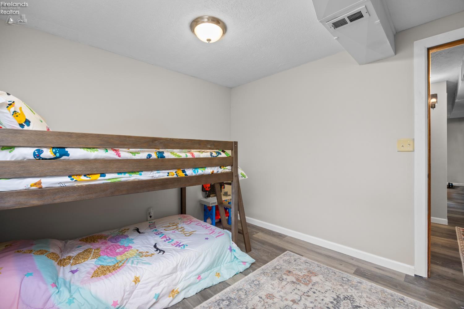 1121 Oakwood Drive