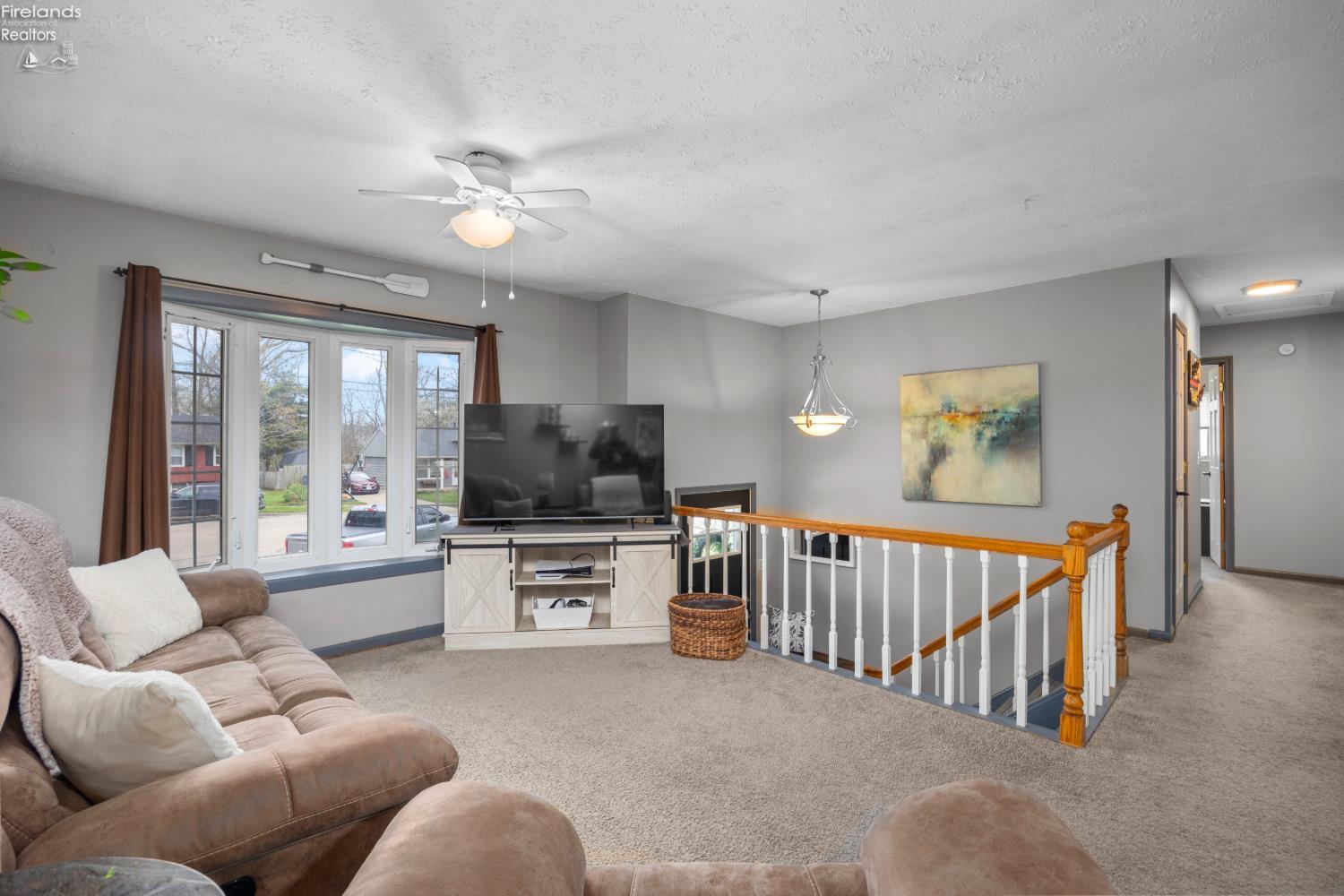 1121 Oakwood Drive